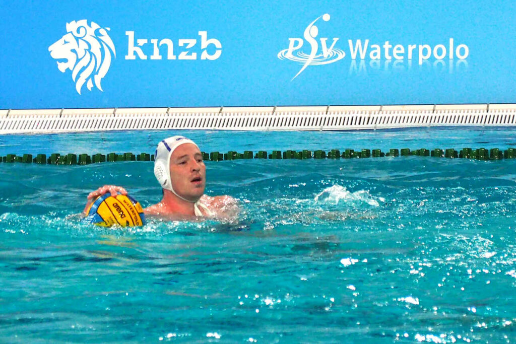 Oud-international Ronald Lindhout in actie.