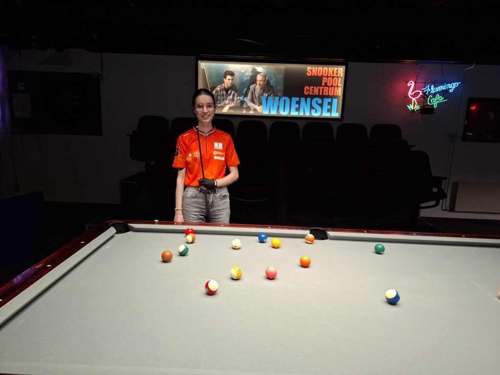 Iris Eijmberts gaat naar het WK pool U17.