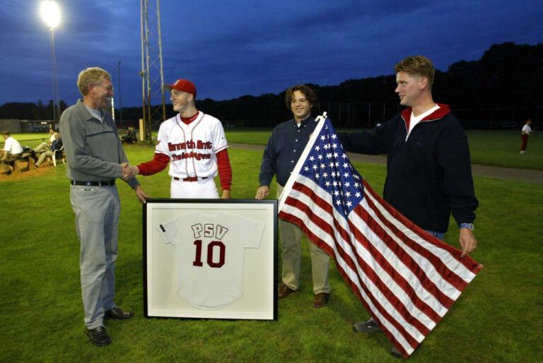 Alexander Smit wordt vlak voor zijn overstap naar Amerika bedankt door PSV.