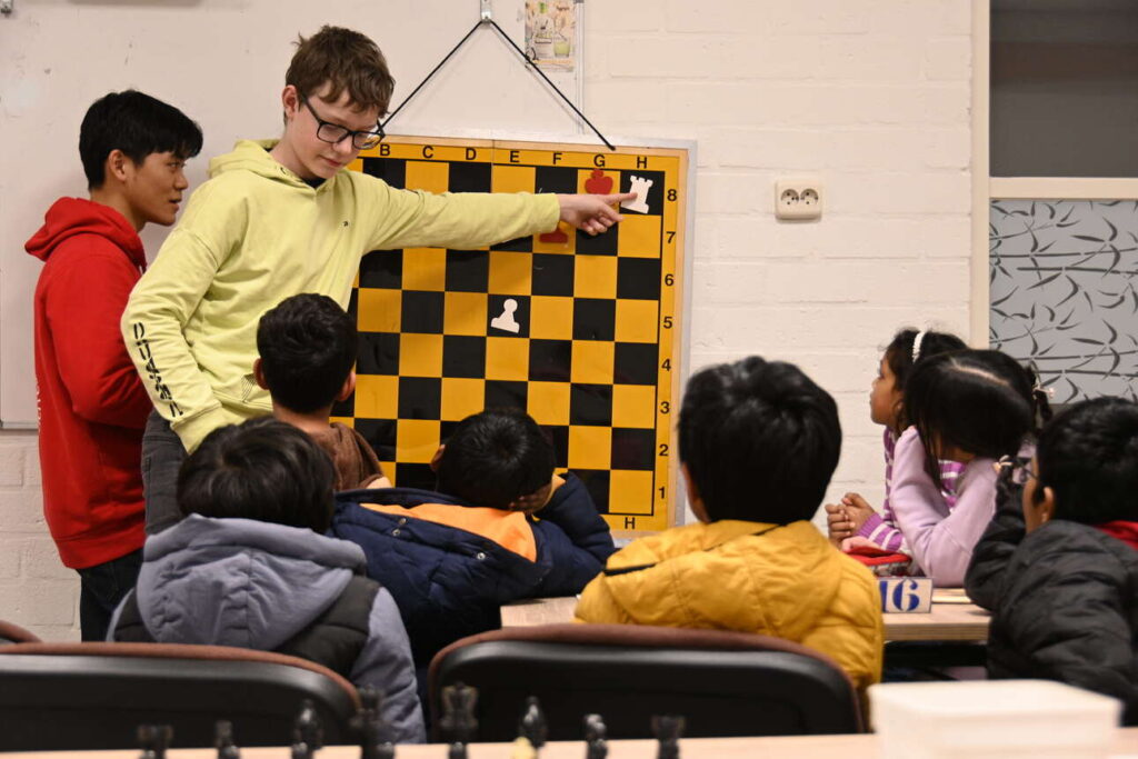 Ook kinderen met een rugzakje krijgen de kans om te leren schaken bij WLC