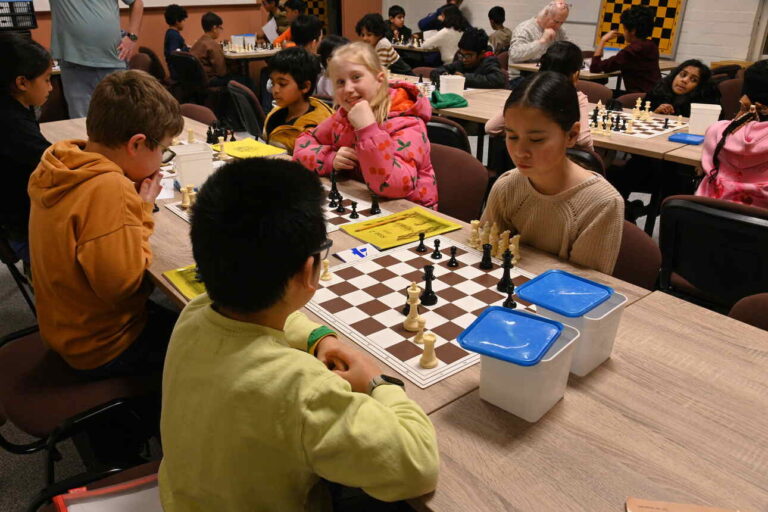 Kinderen aan zet bij WLC tijdens de vaste schaakavonden op dinsdag.