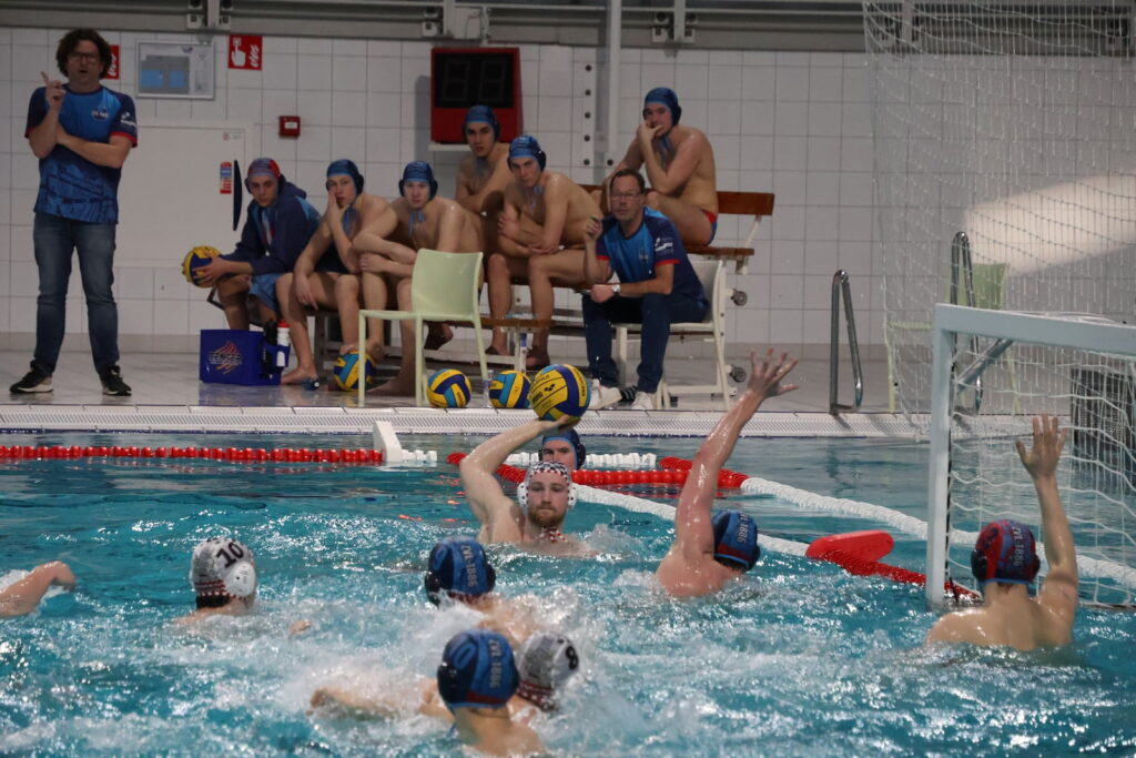 Thijs Gevers PSV Waterpolo actie