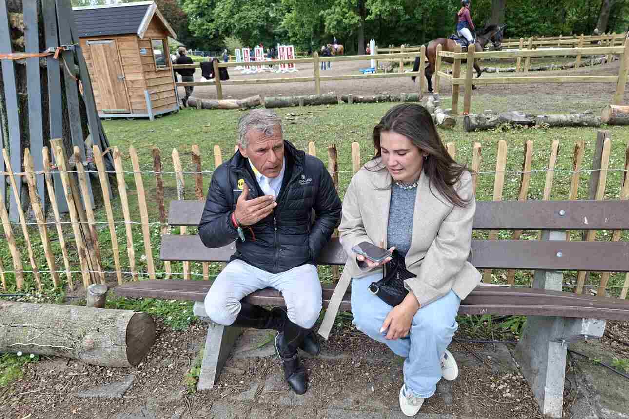Henk van de Pol in gesprek met verslaggeefster Babette van Zweetdruppel.nl