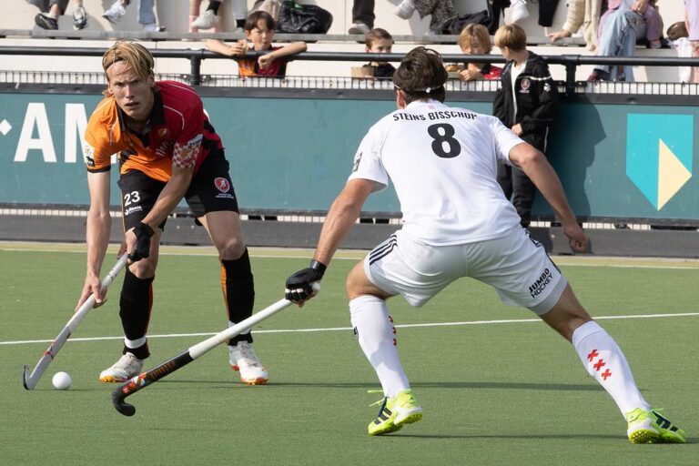 Joep de Mol actie hockey Oranje-Rood