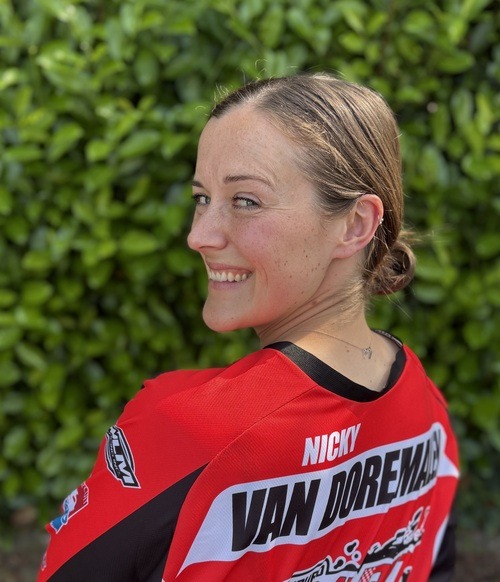 Portret endurorijdster Nicky van Doremalen portret