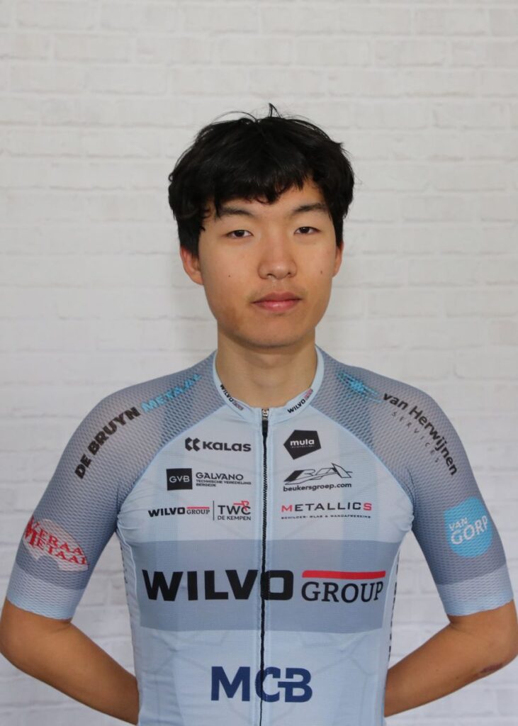 Changseok Lee wielrenner in Eindhoven in wielertenue